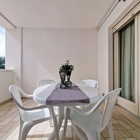 דירה Flat With A Spacious Sunny Terrace - Beahost