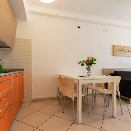 Flat With A Spacious Sunny Terrace - Beahost * Μπιμπιόνε
