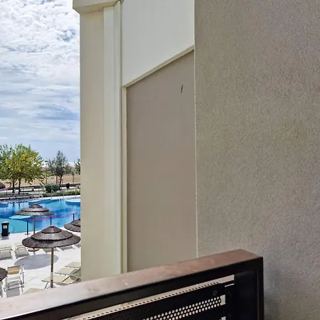 Flat With A Spacious Sunny Terrace - Beahost Διαμέρισμα
